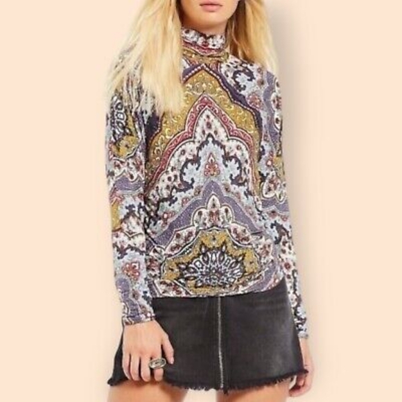 Free People Chase Me Paisley Print Long Sleeve Turtleneck Top Jersey Knit Small - Picture 9 of 9